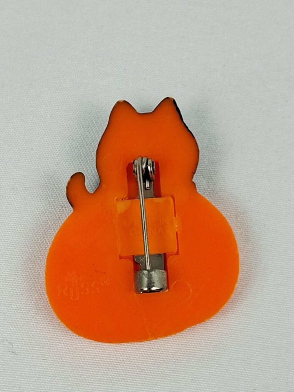 Vintage Black Cat On Pumpkin Halloween Pin By Russ 1980's - Picture 2 of 4